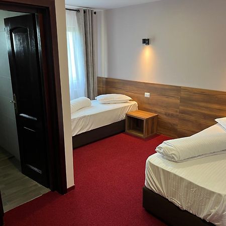 Pension Florica Питешти Экстерьер фото