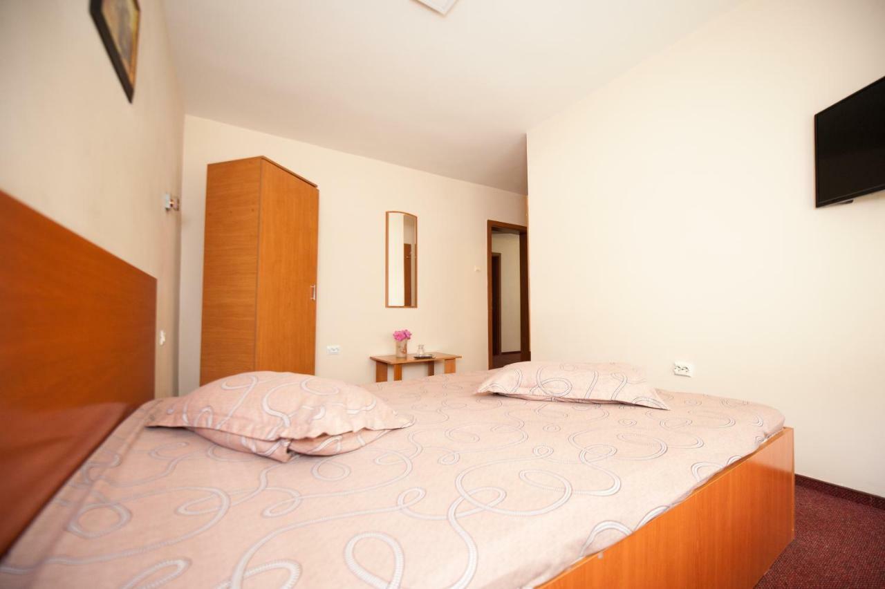 Pension Florica Питешти Экстерьер фото