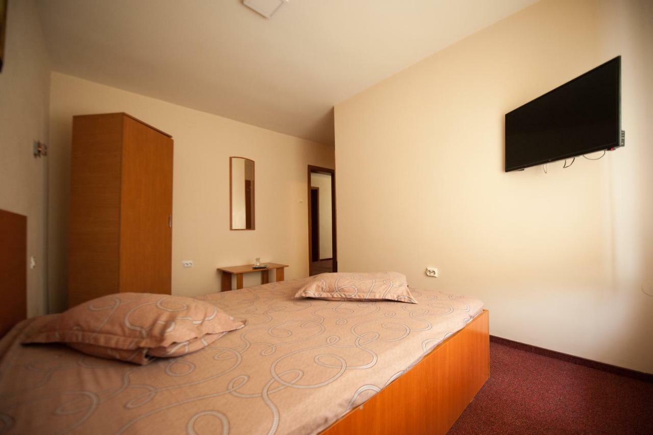 Pension Florica Питешти Экстерьер фото